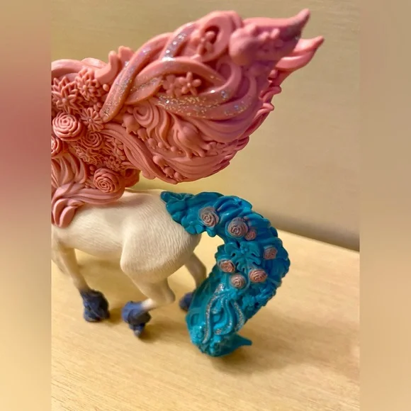 Schleich Bayala, Flower Pegasus Unicorn Toy Figurine with Blossom Mane and Tail - Picture 3 of 6